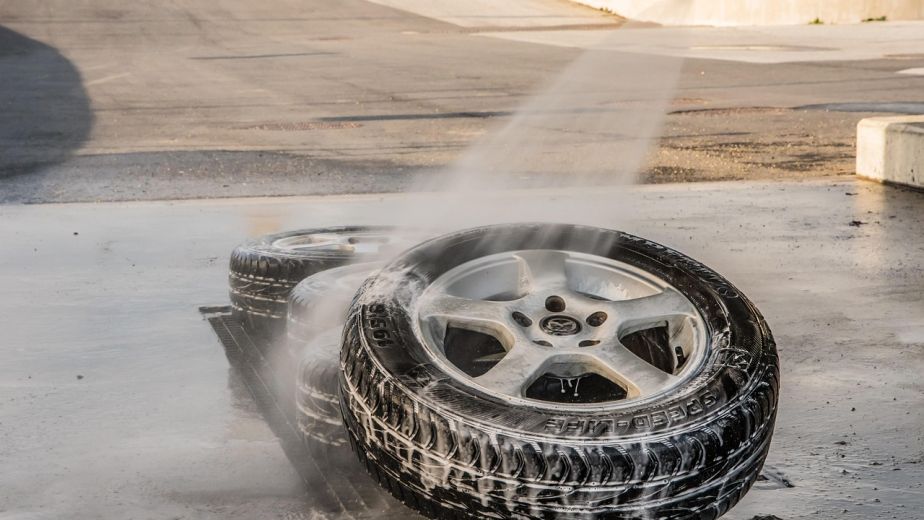 Pressure Washing vs. Soft Washing